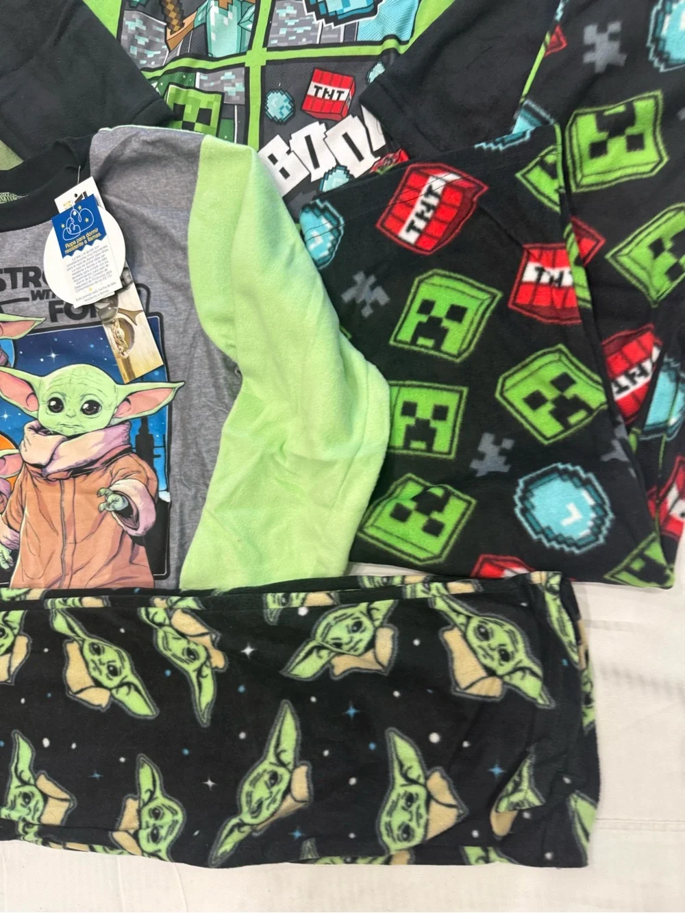 New boys Sz 8 Star Wars Baby Yoda Green & Gray Long-Sleeve Top bundle